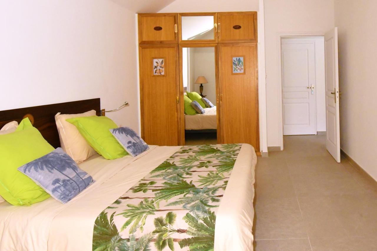 Le Guillaume Le Jacaranda Du Guillaume Bed & Breakfast エクステリア 写真