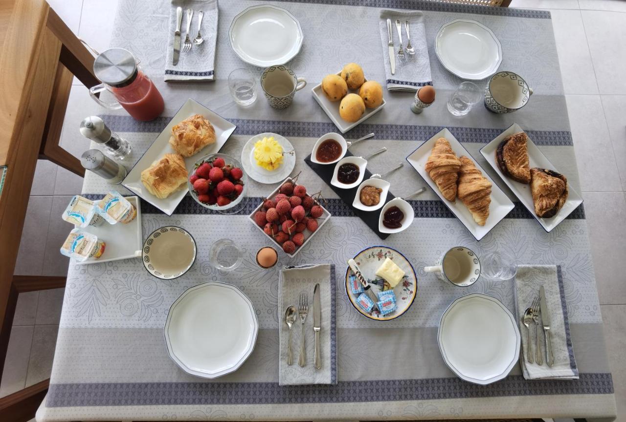 Le Guillaume Le Jacaranda Du Guillaume Bed & Breakfast エクステリア 写真
