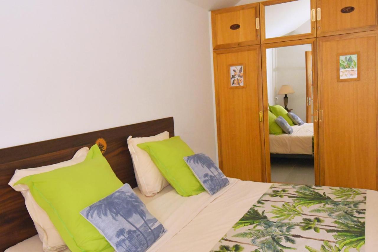 Le Guillaume Le Jacaranda Du Guillaume Bed & Breakfast エクステリア 写真